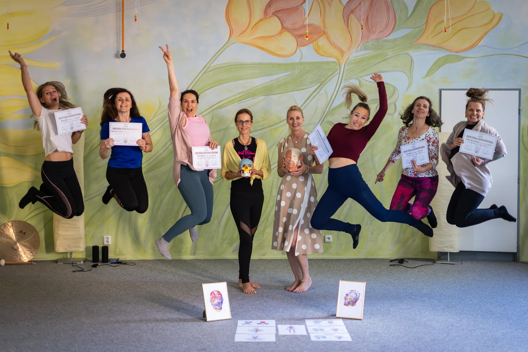 Certifikované instruktorky Yoga & Vision Academy® s&nbsp;diplomy po závěrečné certifikaci